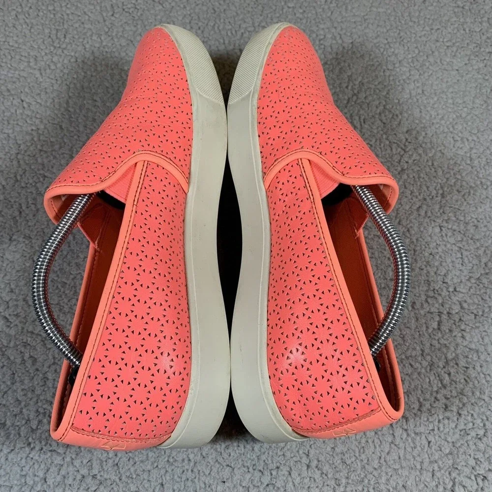Under Armour Womens UA DJ Leather Low Top Slip On Sneakers Size 9.5  1286236-819
